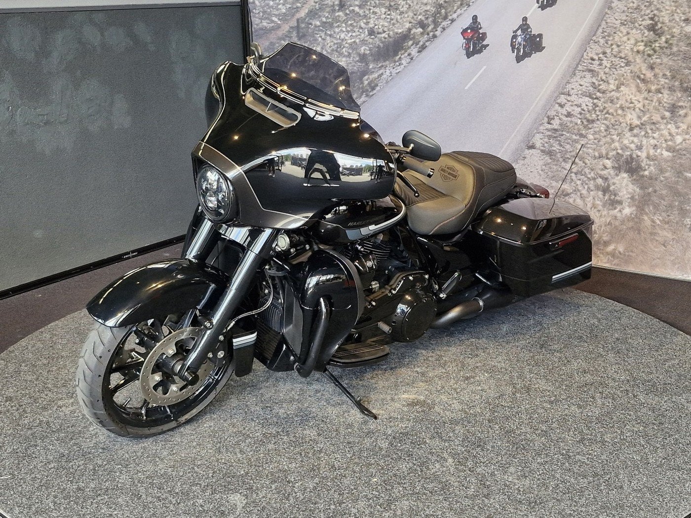 Harley-Davidson FLHXS STREET GLIDE SPECIAL (bj 2021), Motoren, Motoren | Harley-Davidson, Laan van Vredenoord 33
2289 DA  RIJSWIJK, NL