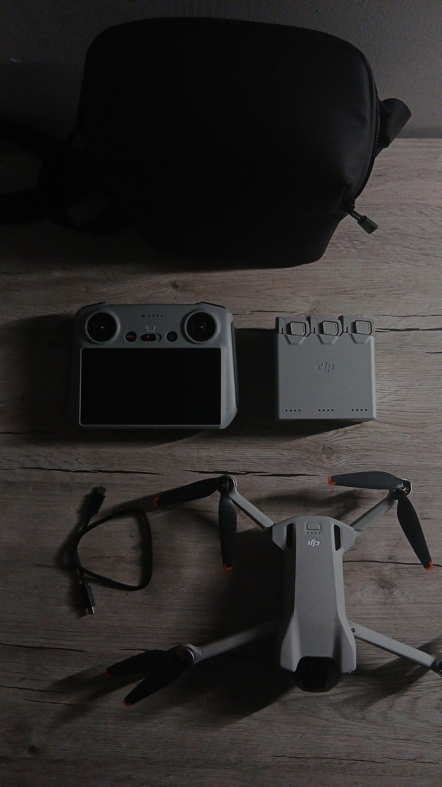 DJI Mini 3 met Smart Controller, Audio, Tv en Foto, Cameradrone, Bediening via smartphone, Ophalen of Verzenden, Zo goed als nieuw