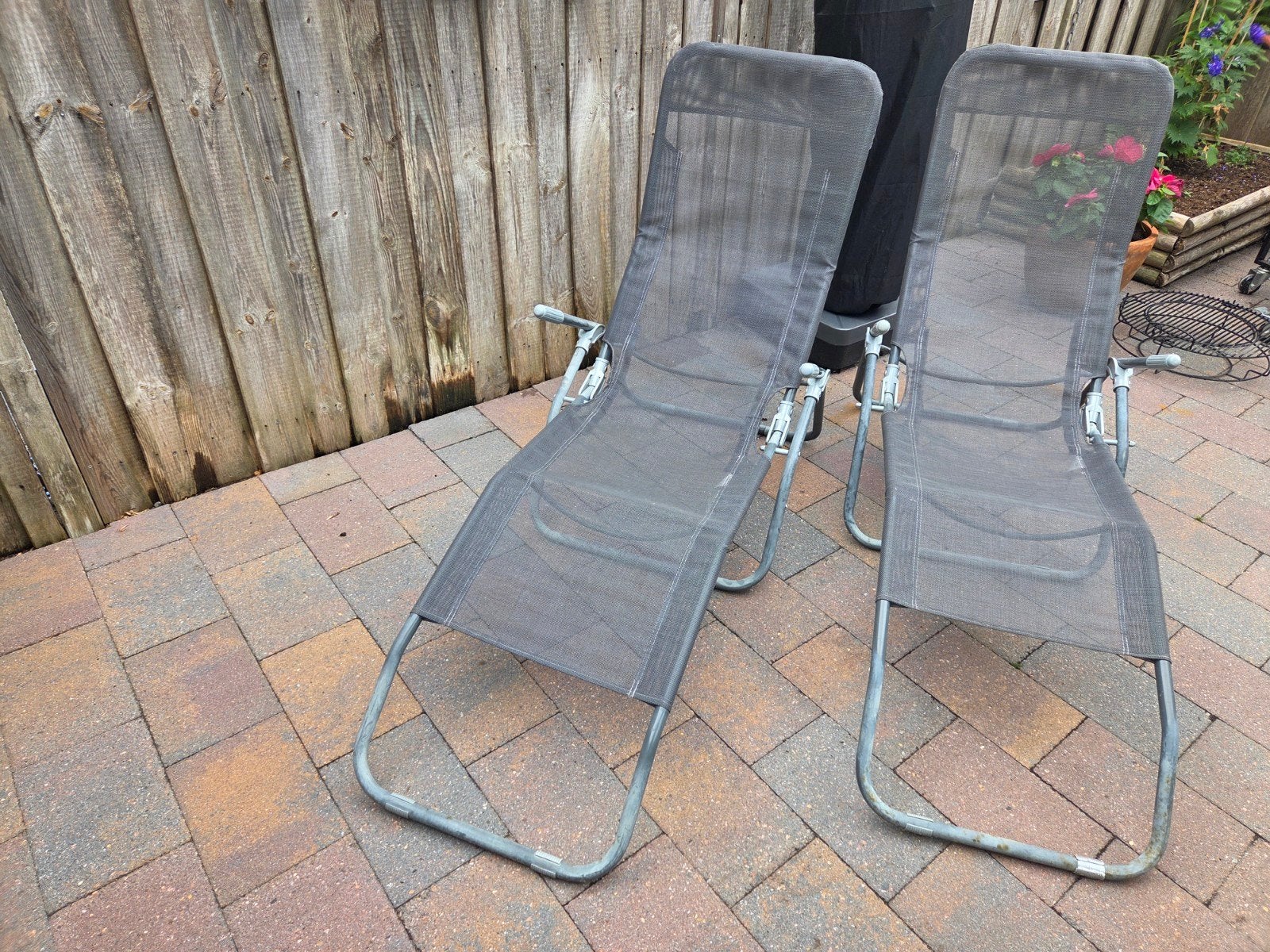 2 Comfortabele inklapbare ligstoelen - ideaal voor tuin/balk, Ophalen, Gebruikt, Metaal, Inklapbaar