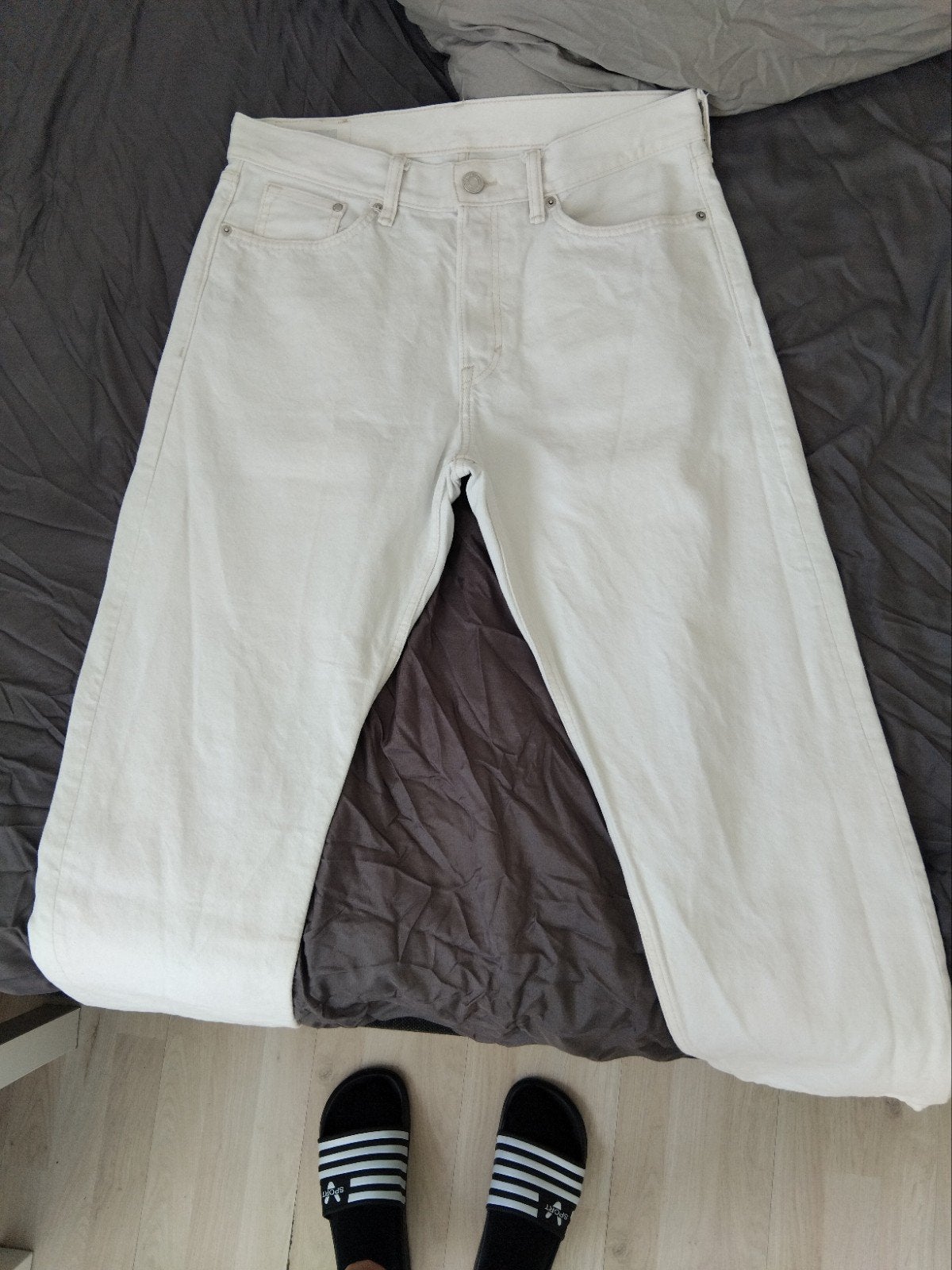 H&M Relaxed Fit Jeans Wit - Maat W34/L32, Kleding | Dames, Spijkerbroeken en Jeans, Ophalen, H&M, Wit, Zo goed als nieuw