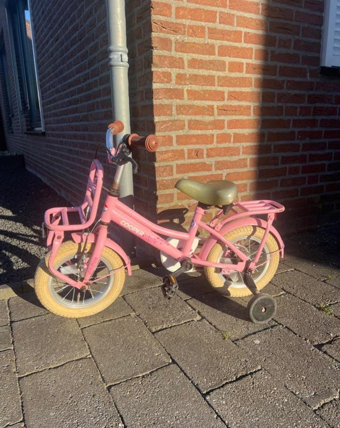 Roze kinderfiets met zijwieltjes - Ideaal om te leren fietse, Ophalen, Zijwieltjes, Gebruikt, Velgrem