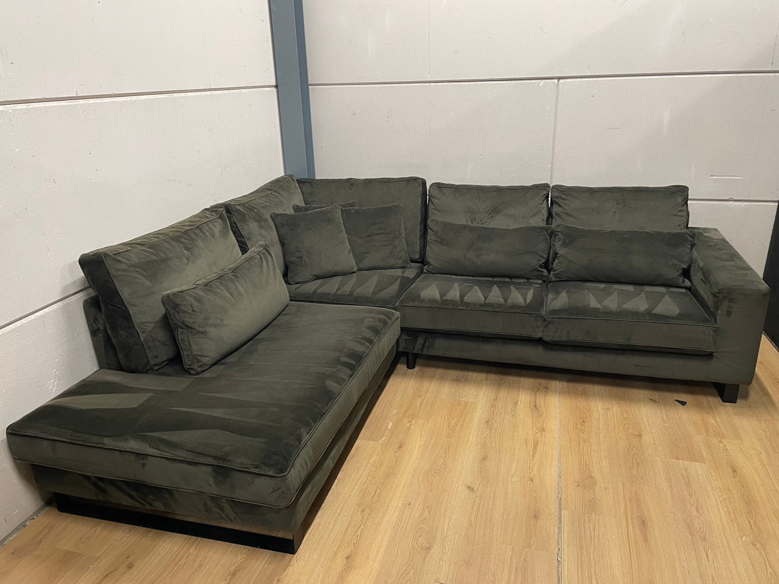 Mooie luxe suede velvet donker groene hoekbank - GEREINIGD!!
