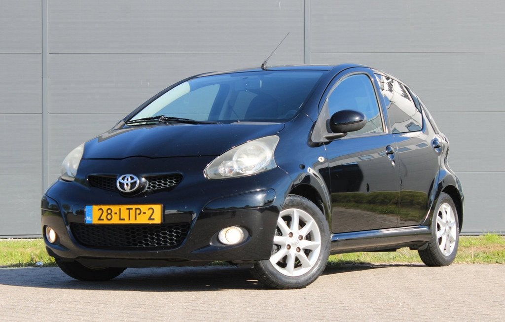 Toyota Aygo 1.0-12V Comfort Airco Carplay SportUitlaat, Voorwielaandrijving, Stof, Zwart, 4 stoelen