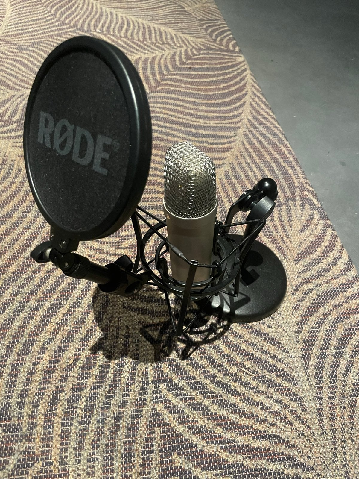 Rode NT1 condensatormicrofoon met shockmount en popfilter, Muziek en Instrumenten, Ophalen of Verzenden, Zo goed als nieuw, Studiomicrofoon