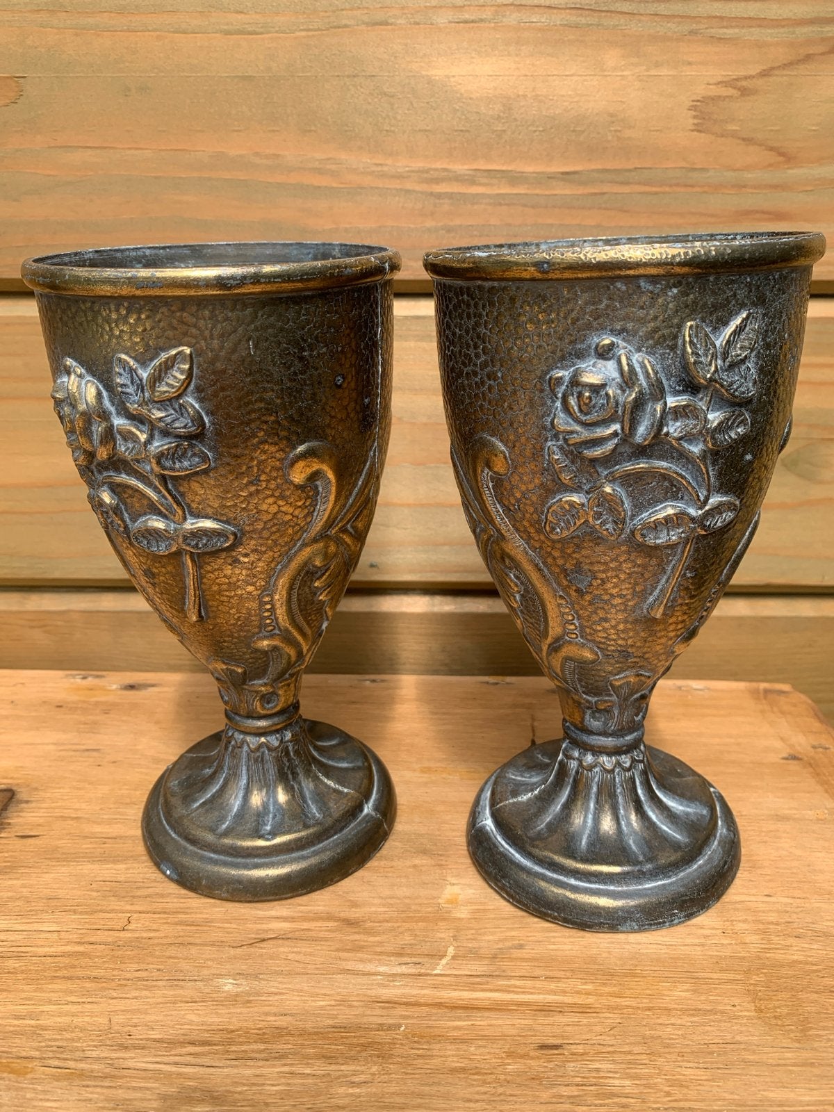 Set van 2 Antieke koper/bronzen Bekers met Roosdecoratie, Ophalen of Verzenden, Koper