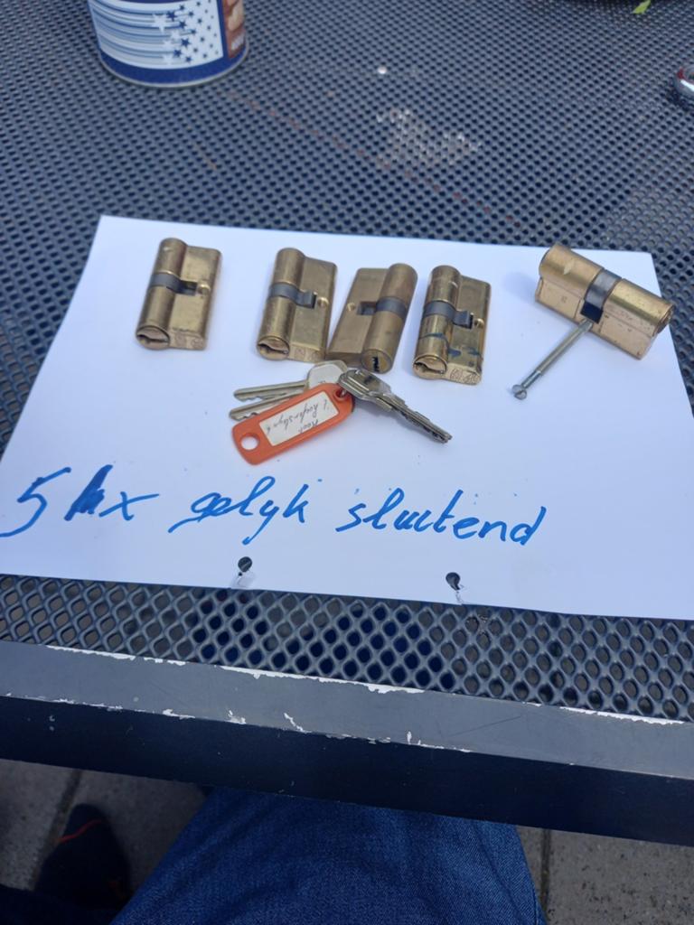 5x cilinder  zelfden  sleutels, Doe-het-zelf en Verbouw, Hang- en Sluitwerk, Ophalen of Verzenden, Rvs, Slot