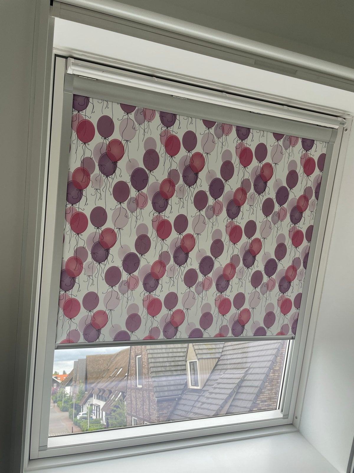 Velux UK10 Rolgordijn met ballonnenprint, Huis en Inrichting, Stoffering | Gordijnen en Lamellen, Gebruikt, 100 tot 150 cm, Overige kleuren