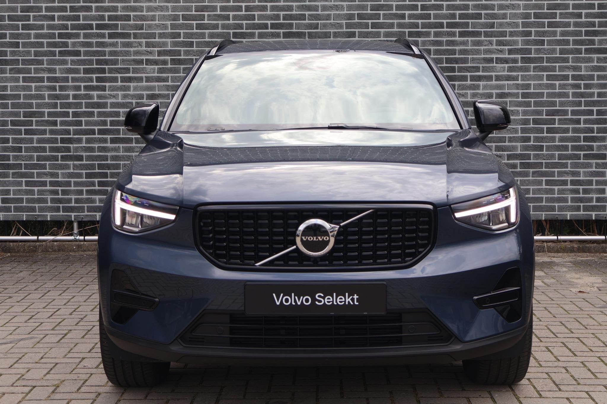 Volvo XC40 2.0 B4 Plus Dark | Trekhaak | Harman Kardon Audio, Auto's, Gebruikt, Euro 6, 4 cilinders, Origineel Nederlands