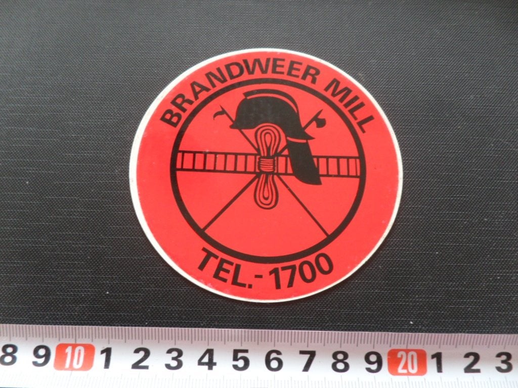 sticker brandweer mill tel. 1700, Ophalen, Zo goed als nieuw