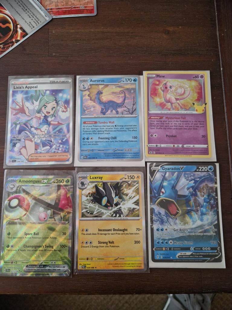 6 Pokémon kaarten te koop - Lisia's Appeal, Mew, Gyarados V, Ophalen, Zo goed als nieuw, Meerdere kaarten, Foil