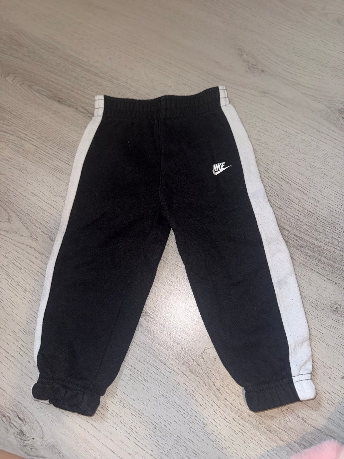 Nike joggingbroekje 80-86cm, Ophalen of Verzenden, Zo goed als nieuw, Jongetje of Meisje