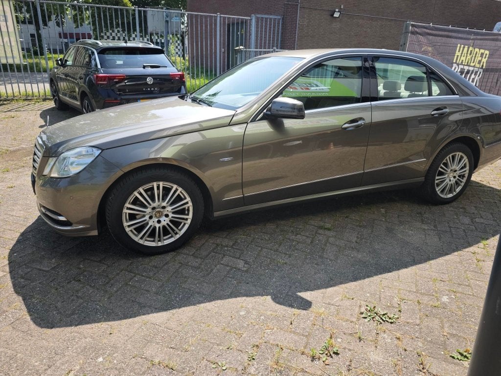Mercedes-Benz E-Klasse E200 CDI  Aut7 2012 Grijs, Auto's, Automaat, Beige, Diesel, 19 km/l