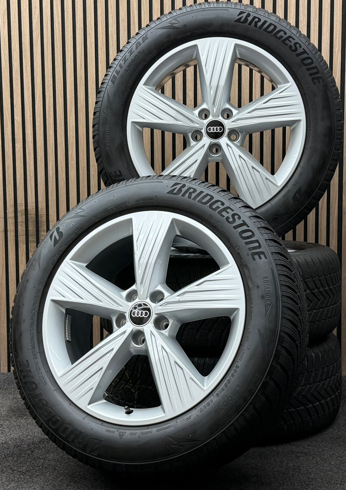 WINTER! Originele 19 inch Q4 E-Tron 5x112 Bridgestone AO BTW, Auto-onderdelen, 19 inch, ., Banden en Velgen, 235 mm