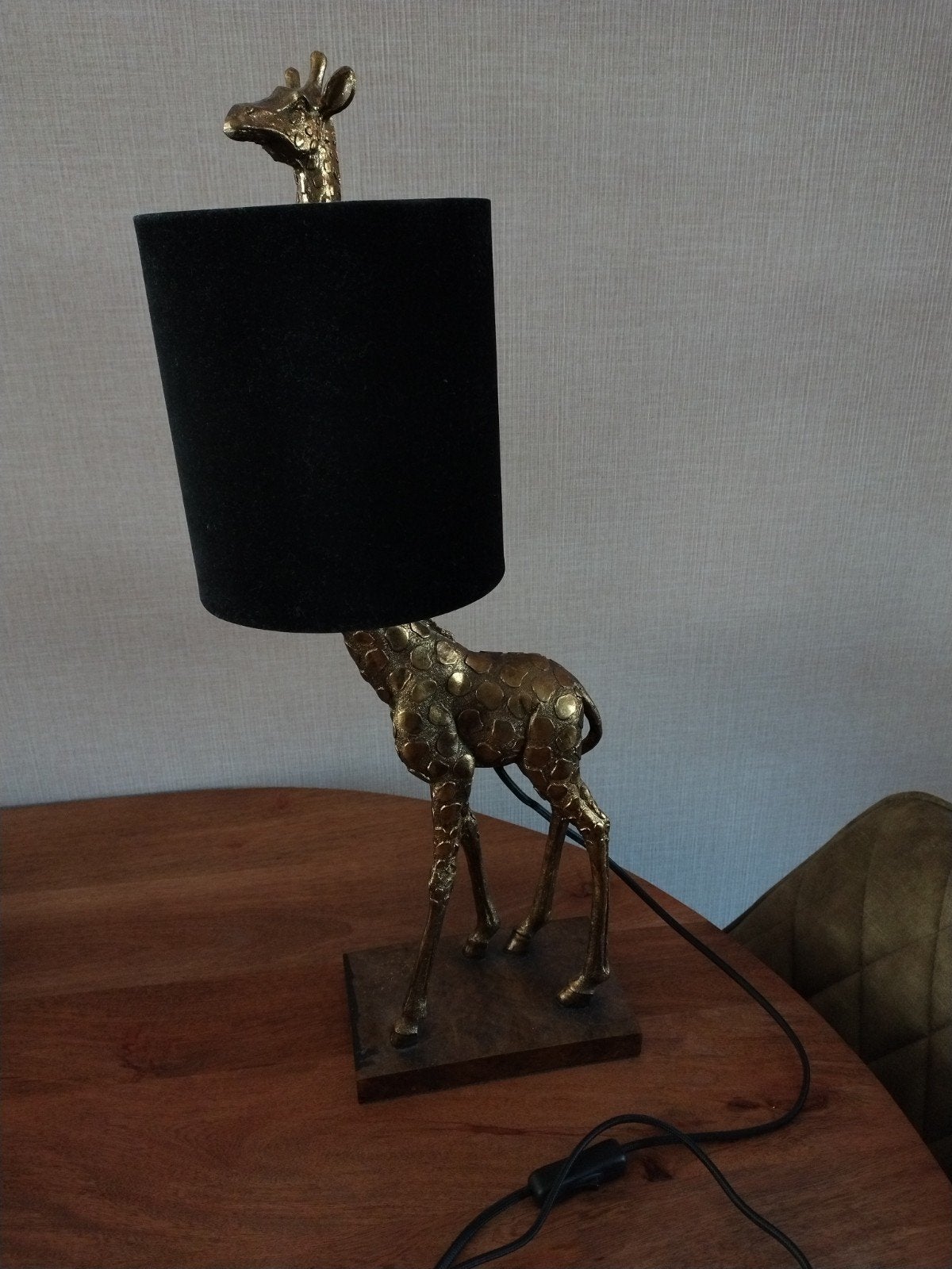 Unieke Giraffe Tafellamp met Zwarte Kap/ light&living, Huis en Inrichting, Ophalen, Goud, Met kap, E27 (groot)