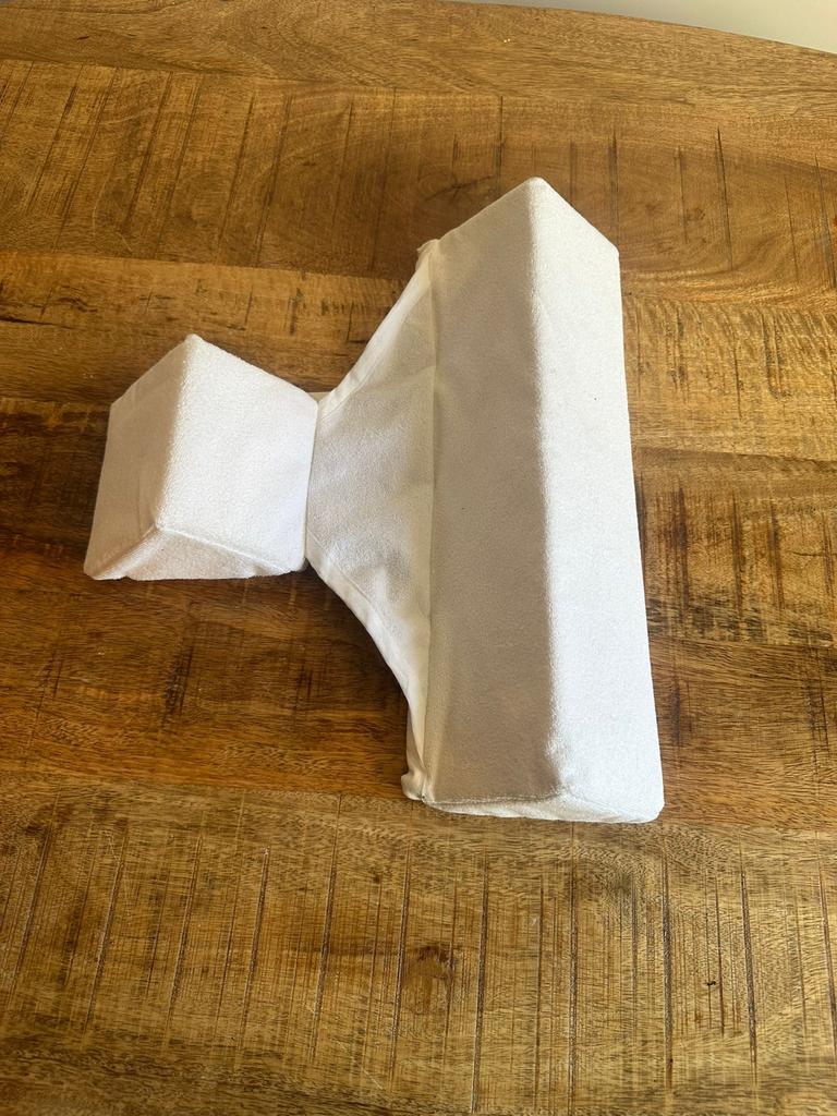 Witte wigkussen voor baby, Gebruikt, Ophalen of Verzenden, Minder dan 140 cm, Matras