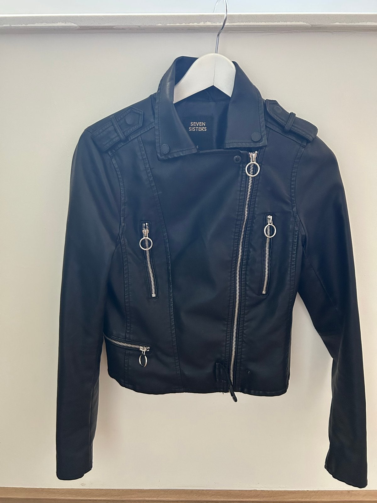 Seven Sisters Zwart Imitatieleer Bikerjack Maat S, Verzenden, Zo goed als nieuw, Maat 36 (S), Zwart