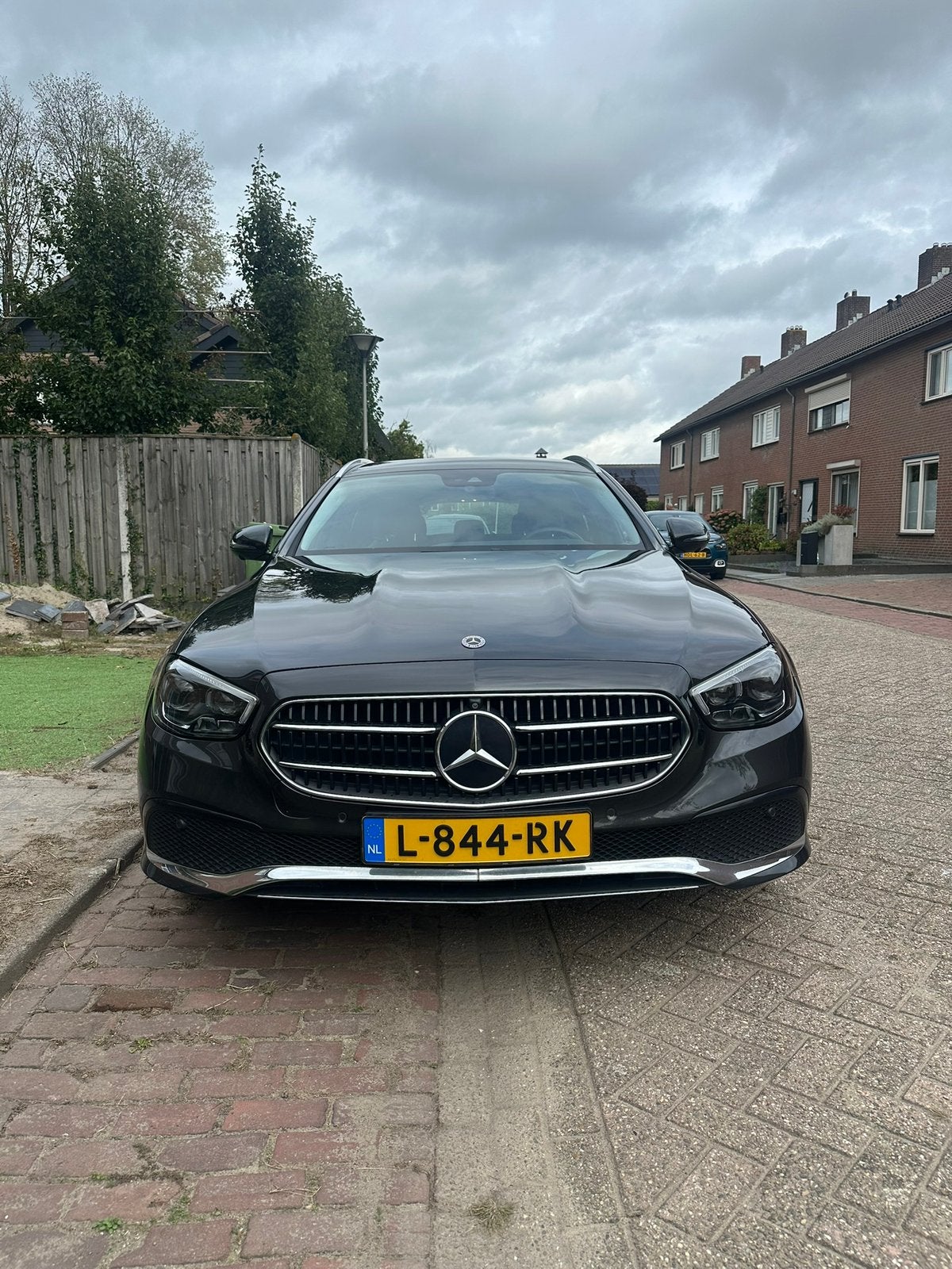 [BIEDEN]Mercedes-Benz E300e 9G-TRONIC 2021 Grijs, Automaat, Achterwielaandrijving, Zwart, 4 cilinders