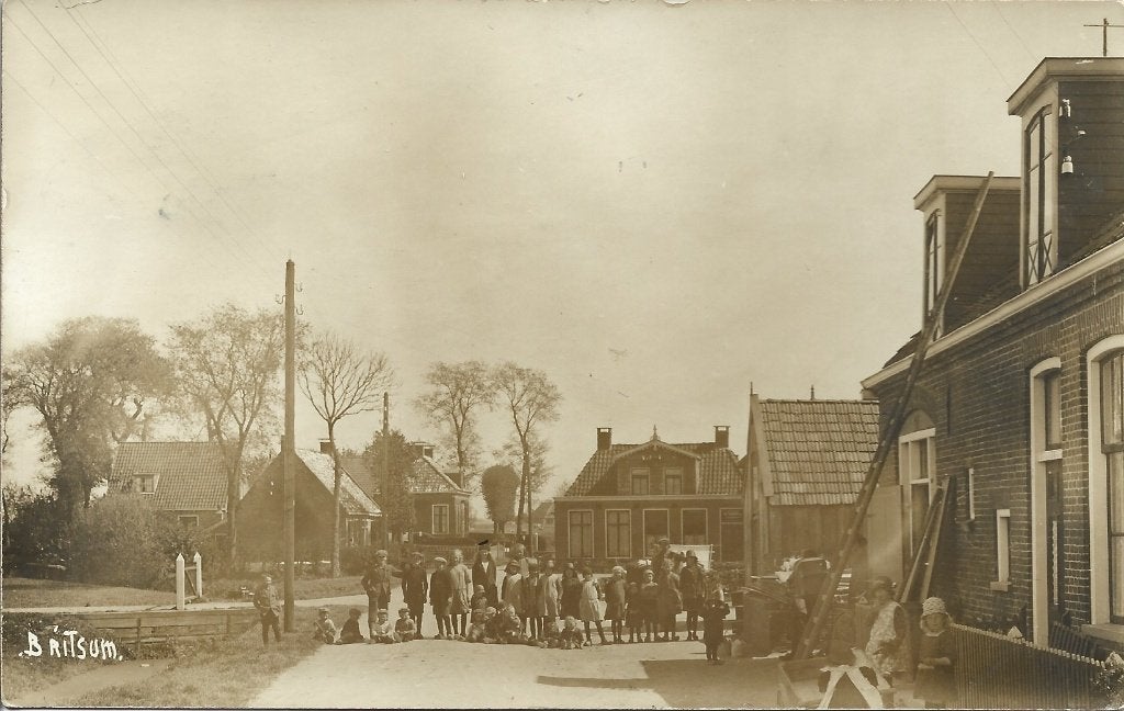 Britsum*Prachtige antieke fotokaart  1928 *Zeldzaam*Inwoners, Ophalen of Verzenden, 1920 tot 1940, Gelopen, Friesland