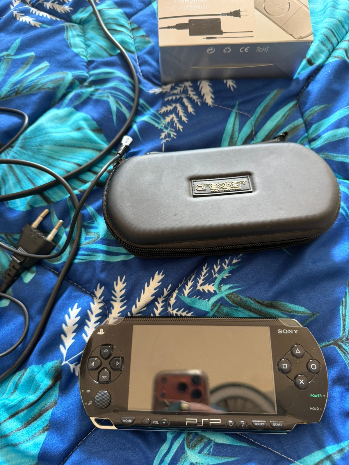 Psp 1006 met games zoal loco roco need for speed etc, Spelcomputers en Games, Spelcomputers | Sony PSP, Ophalen of Verzenden, Zo goed als nieuw
