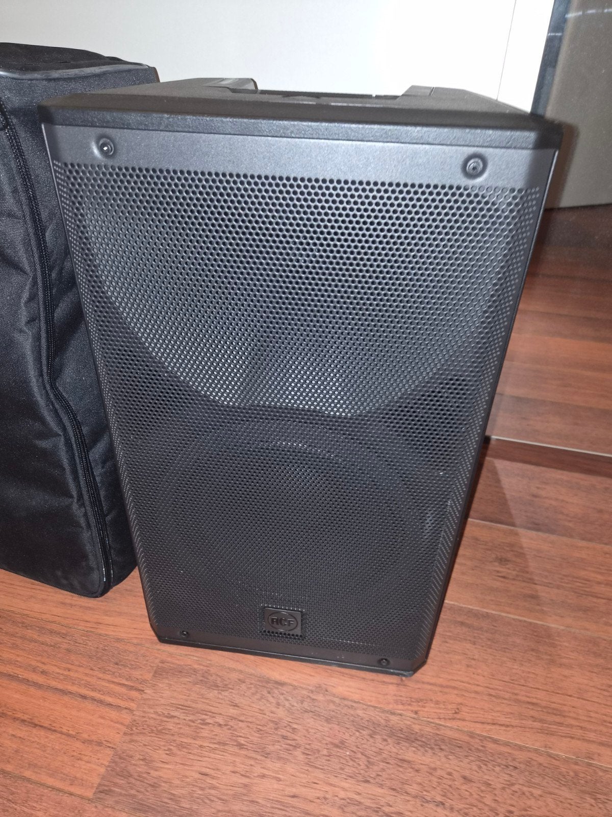 RCF ART 910-A zgan + Hoes, Muziek en Instrumenten, Versterkers | Keyboard, Monitor en PA, Ophalen of Verzenden, Zo goed als nieuw