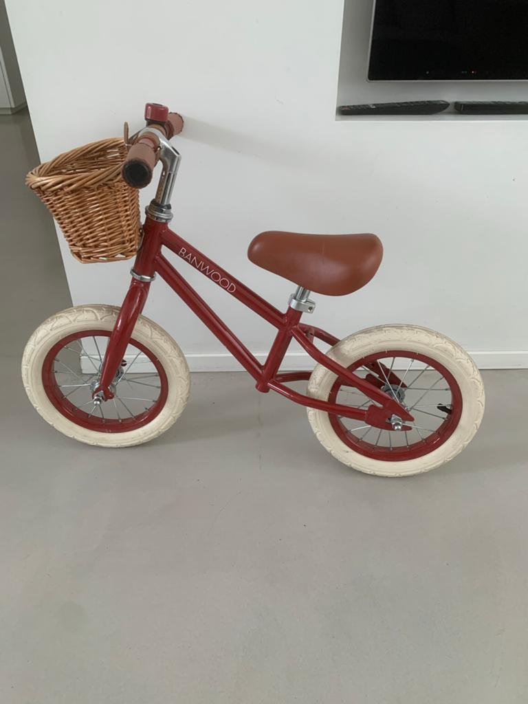 Banwood kinderloopfiets rood met mandje - Zo goed als nieuw, Ophalen of Verzenden, Zo goed als nieuw, Minder dan 16 inch