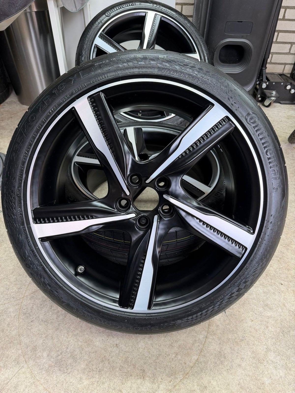 Volvo ixion 19 inch velgen met Continental 235/40R19 banden, 19 inch, Gebruikt, Banden en Velgen, Ophalen of Verzenden