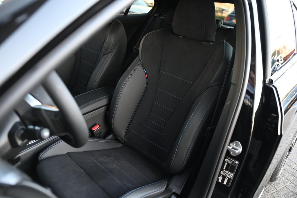 BMW 1 Serie 120 M Sport Automaat / Sportstoelen / Head-Up /, Zwart, 156 pk, Zwart, Bedrijf