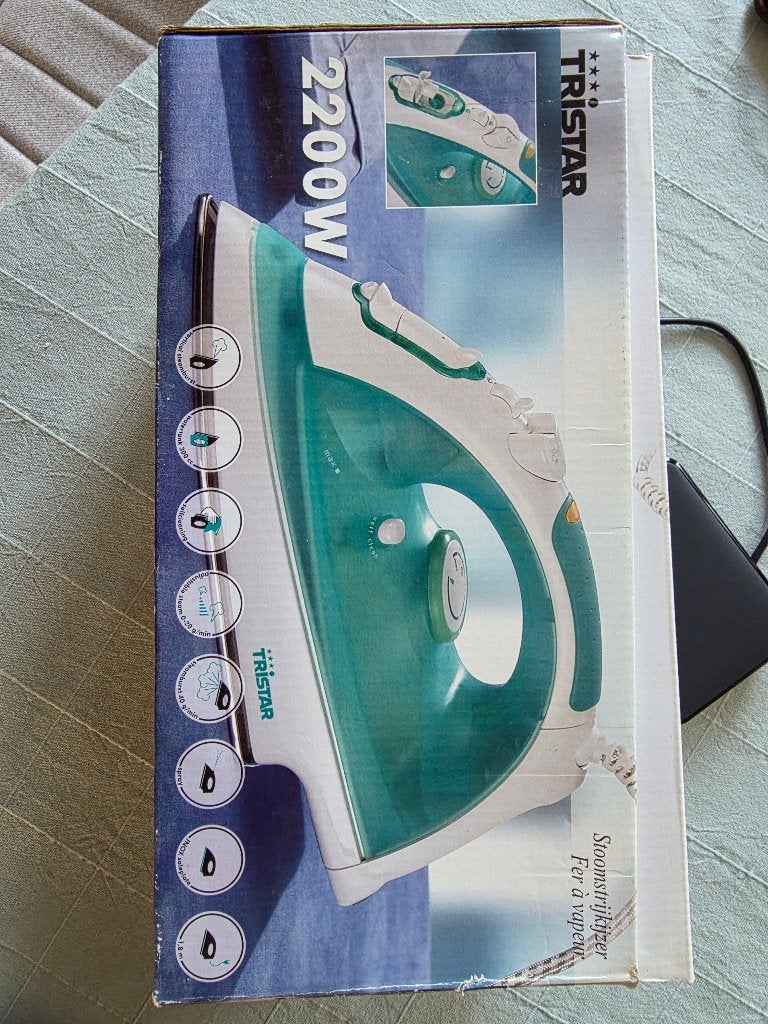stoomstrijkijzer nieuw en ongebruikt, 2200 watt, Ophalen of Verzenden, Nieuw, Strijkijzer met snoer