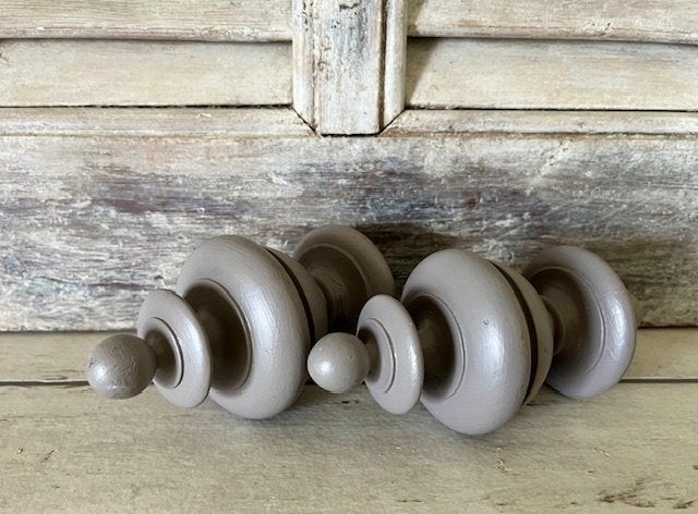 Set van 2 vintage Franse siertorentjes hout draaiwerk taupe, Ophalen of Verzenden