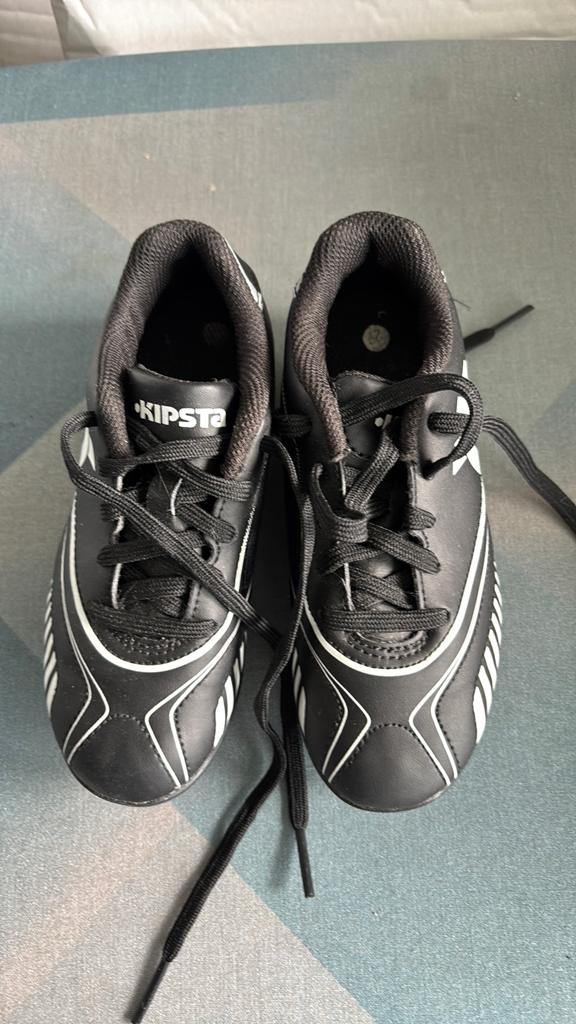 Voetbalschoen kipsta, Nieuw, Ophalen of Verzenden, Jongen of Meisje, Sportschoenen