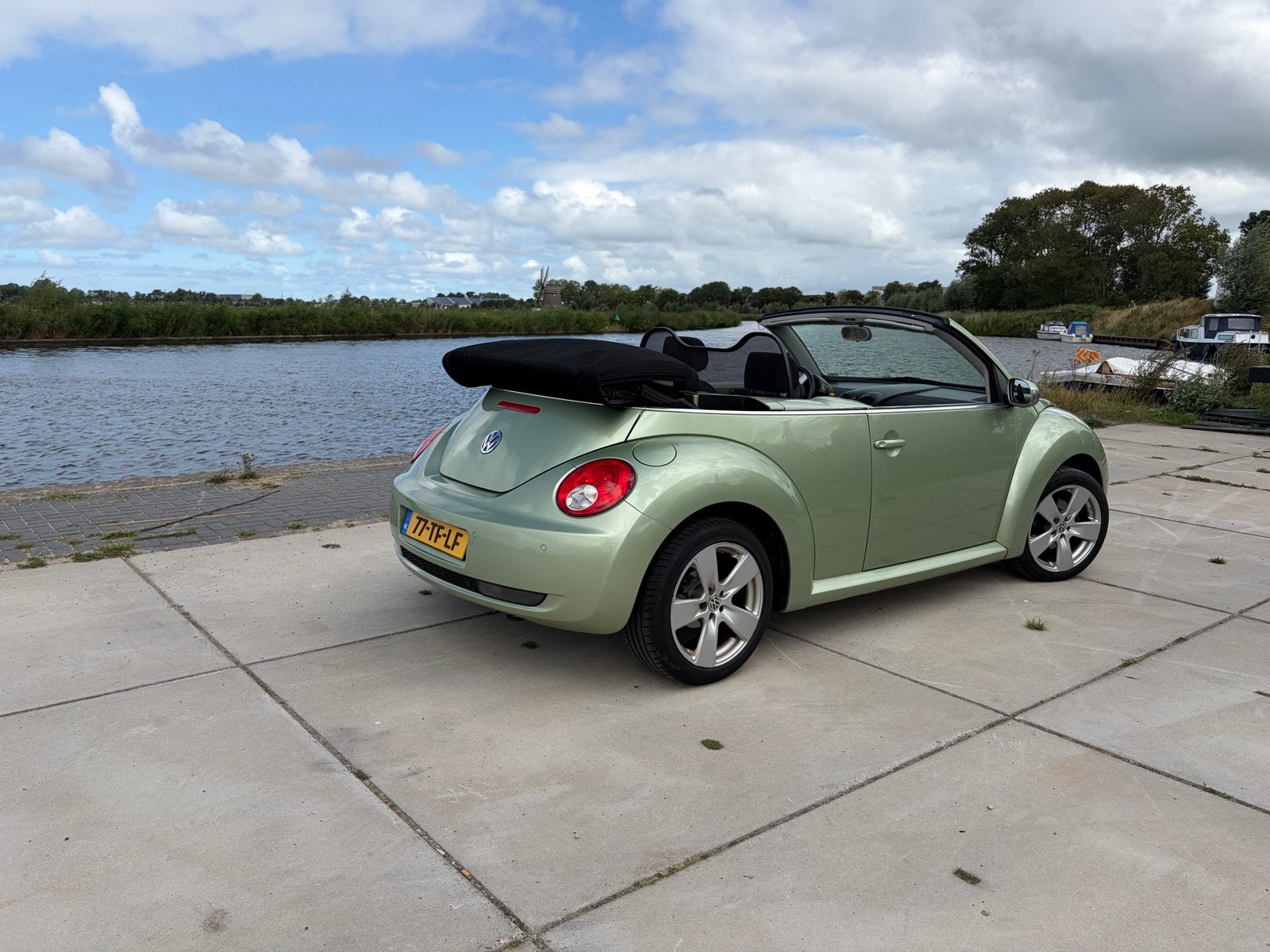 Volkswagen New Beetle Cabrio 1.6 Facelift • 139.000 km, Auto's, Beetle (Kever), 4 cilinders, Cabriolet, 4 stoelen