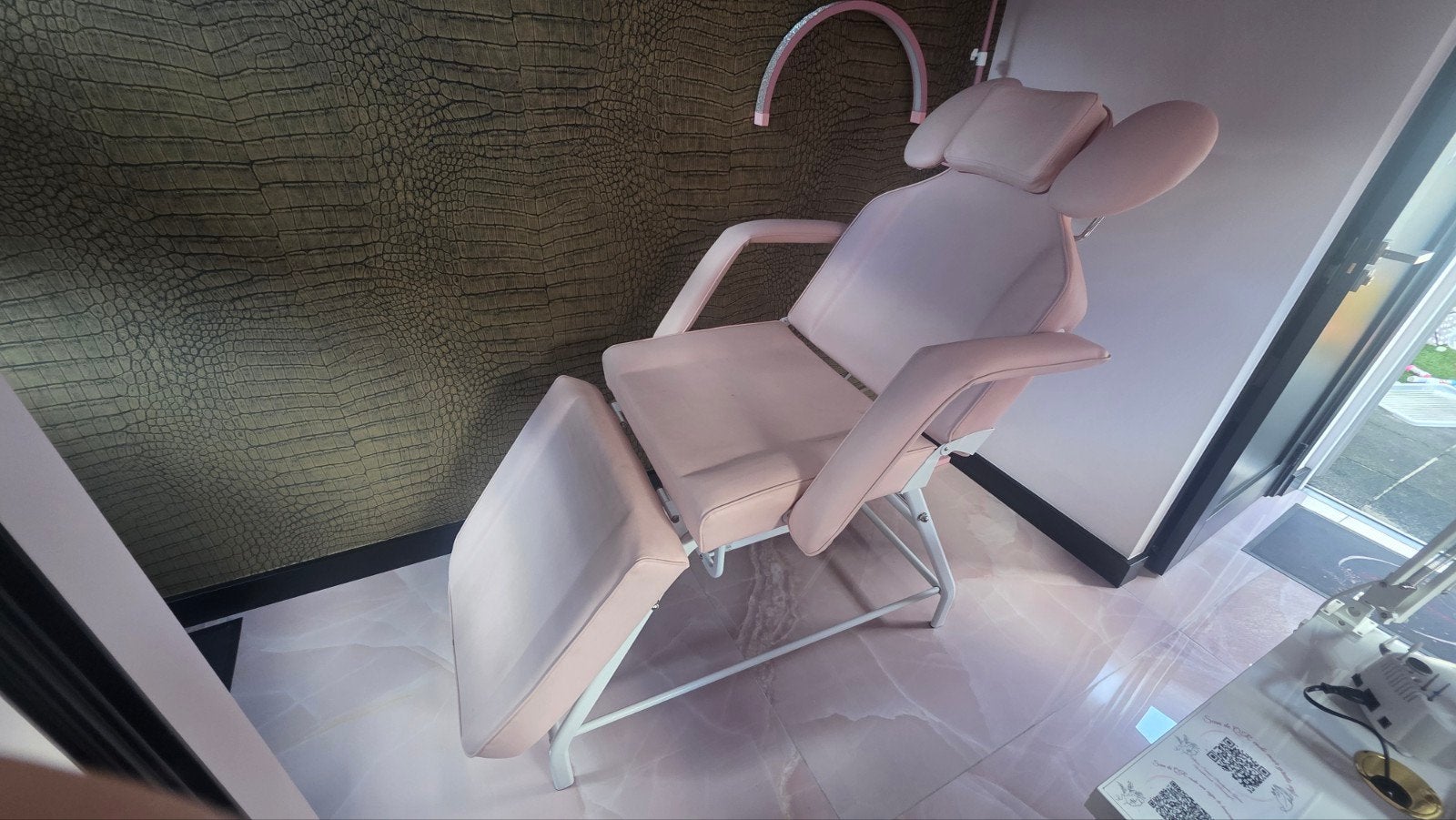 Roze Salon Stoel / Behandelstoel, Huis en Inrichting, Stoelen, Ophalen, Gebruikt, Modern, Salon, Behandelstoel, Overige kleuren
