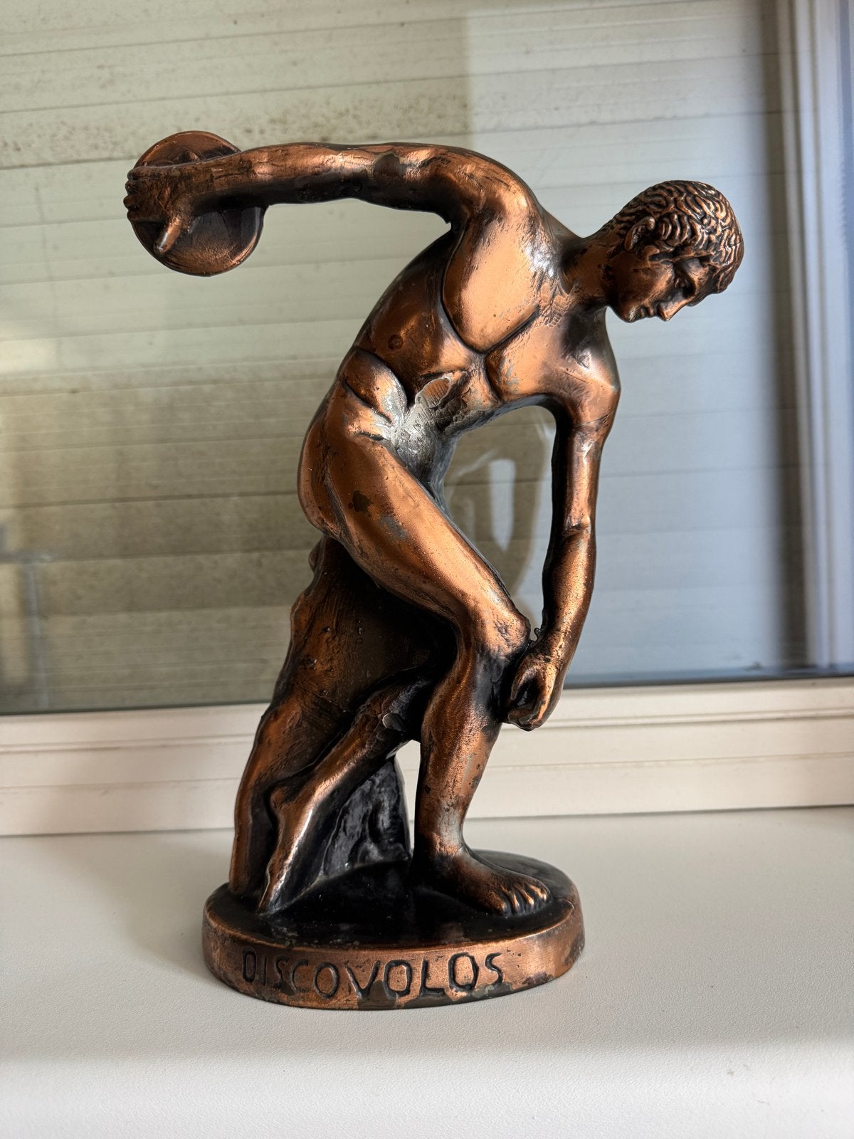 DISCOVOLOS Beeld - Klassieke Bronzen Sculptuur, Ophalen of Verzenden, 20 - 50 cm, Beeld, Bruin