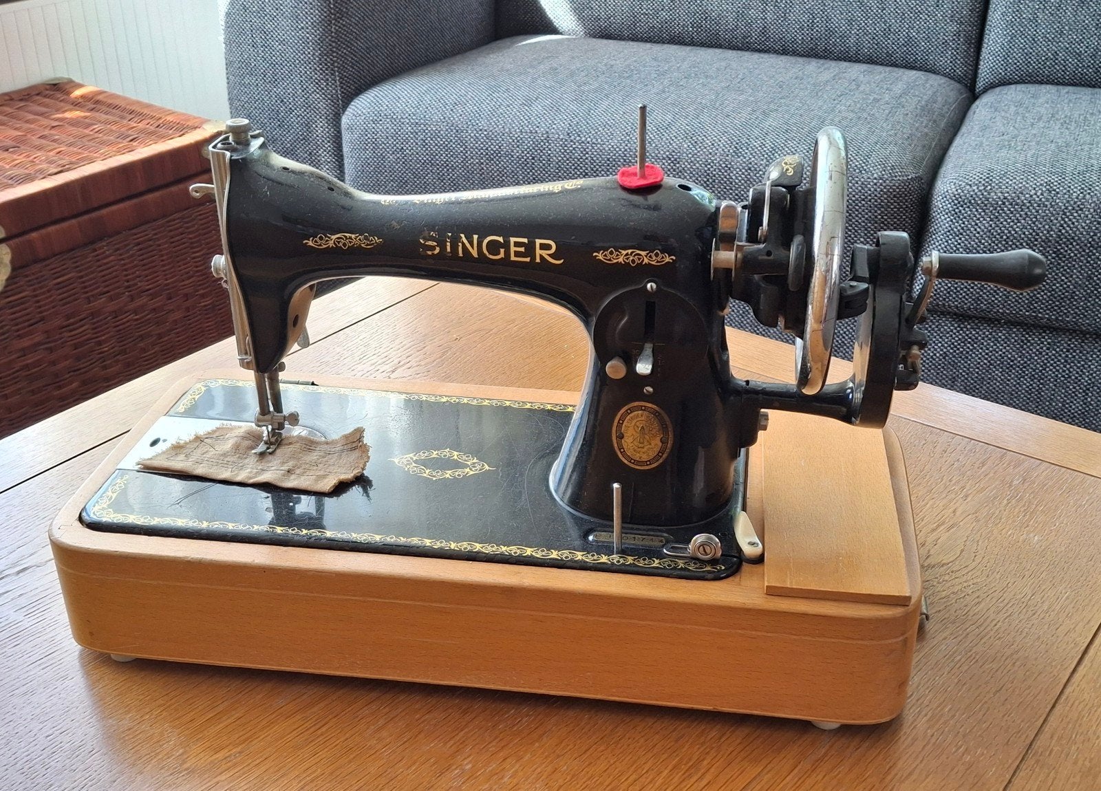 Vintage  Singer  Handnaaimachine, Antiek en Kunst, Antiek | Naaimachines, Ophalen