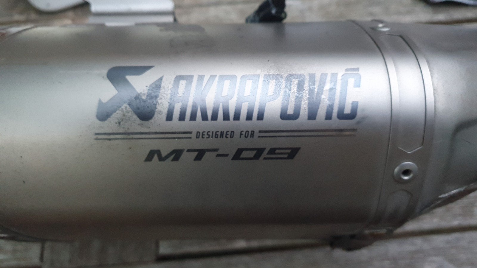 Akrapovic met db killer  voor de MT 09 tracer, Motoren, Ophalen, Gebruikt