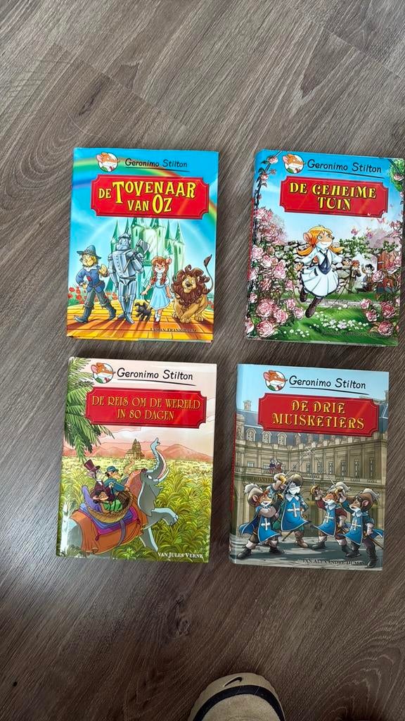 4 boeken geronimo stilton, Boeken, Ophalen of Verzenden, Zo goed als nieuw, Fictie algemeen