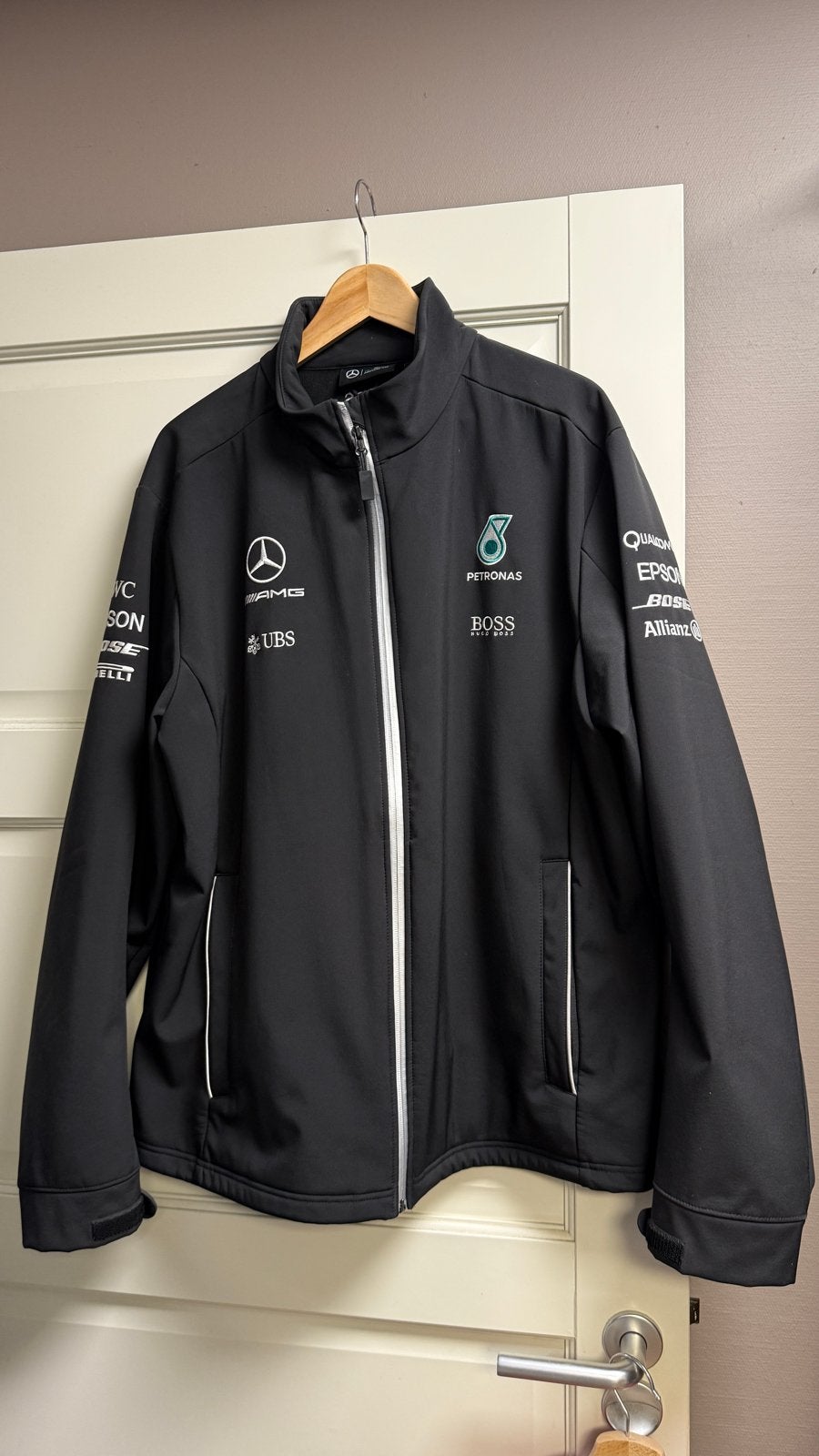 Mercedes-AMG Petronas F1 Team Softshell Jas XXL, Kleding | Heren, Ophalen of Verzenden, Zo goed als nieuw, Overige maten, Zwart
