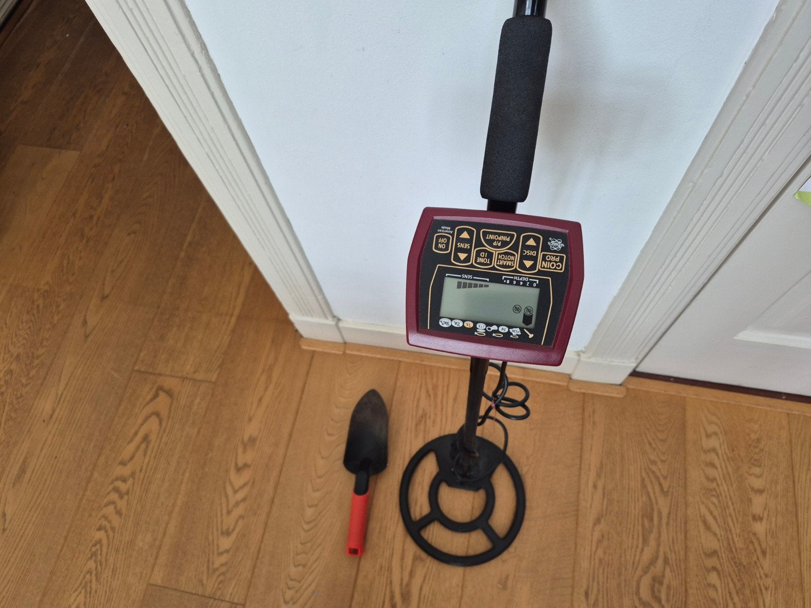 Foto 3 van White's Coin Pro metaaldetector met schepje