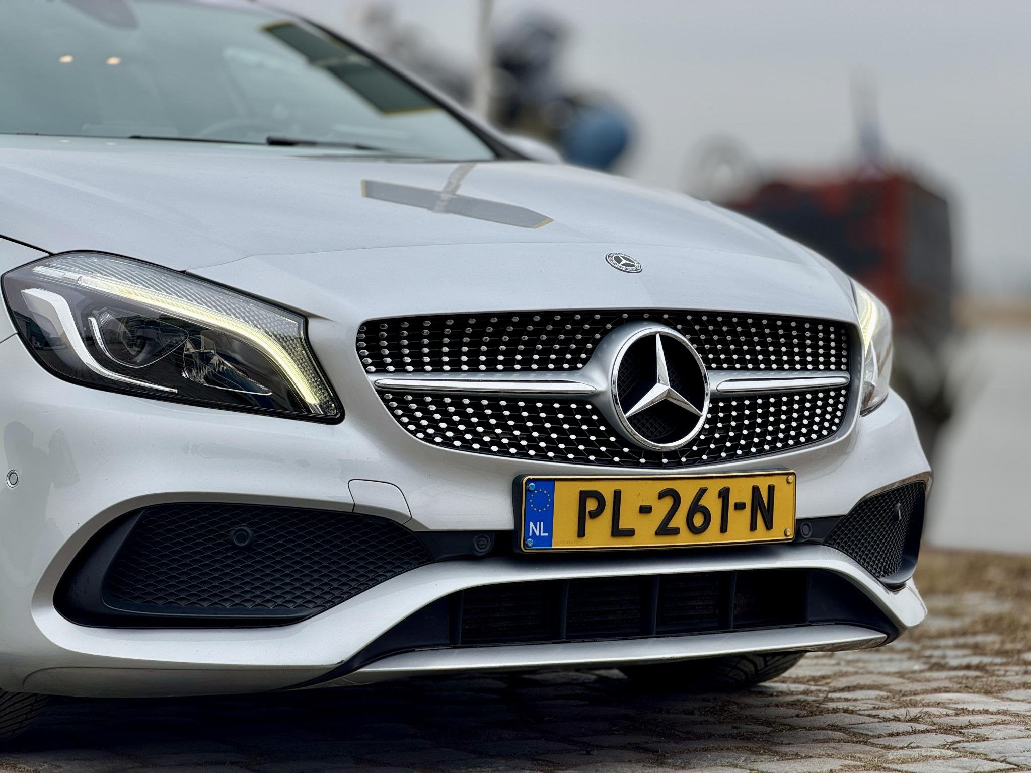 Mercedes-Benz A-klasse 180 Business Solution AMG|185 PK!|A45, Auto's, Gebruikt, 4 cilinders, Leder en Stof, 19 km/l
