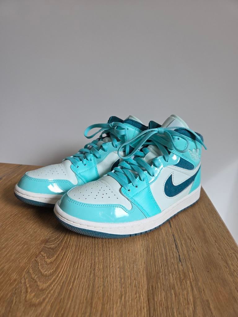 Nike Air Jordan 1 Mid SE, Ophalen of Verzenden, Zo goed als nieuw, Overige kleuren