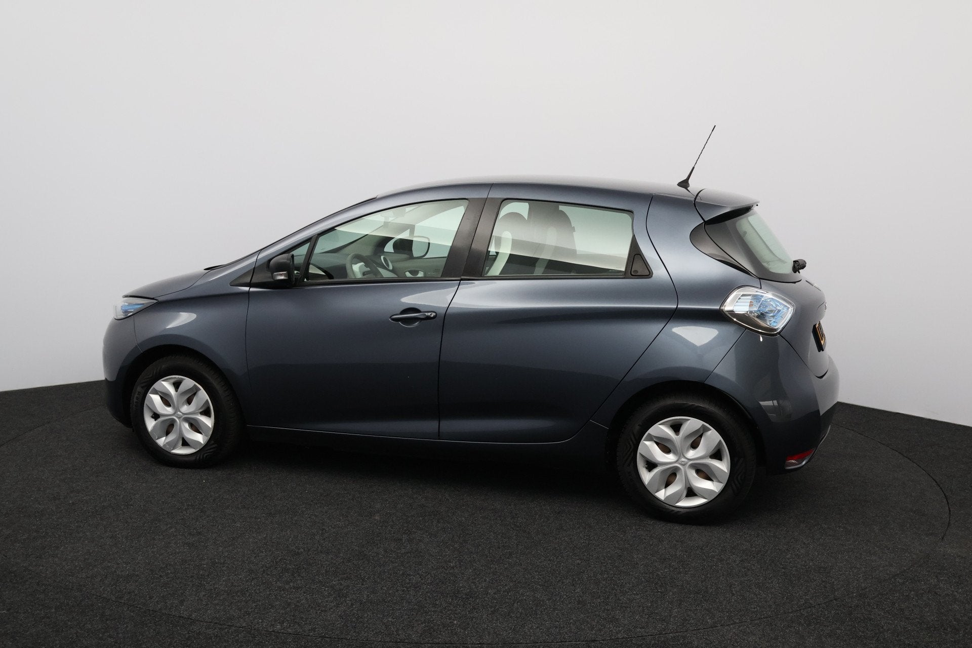 Renault ZOE R90 Life 41 kWh/ HUURACCU!/ Clima/ Cruise/ Elek., Auto's, Stof, Gebruikt, Zwart, 1455 kg