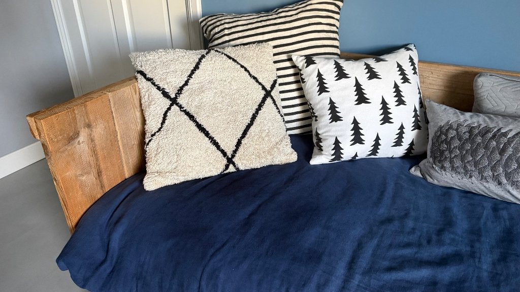 Bed - frame en matras 200x90, 85 tot 100 cm, Zo goed als nieuw, 180 cm of meer, Ophalen