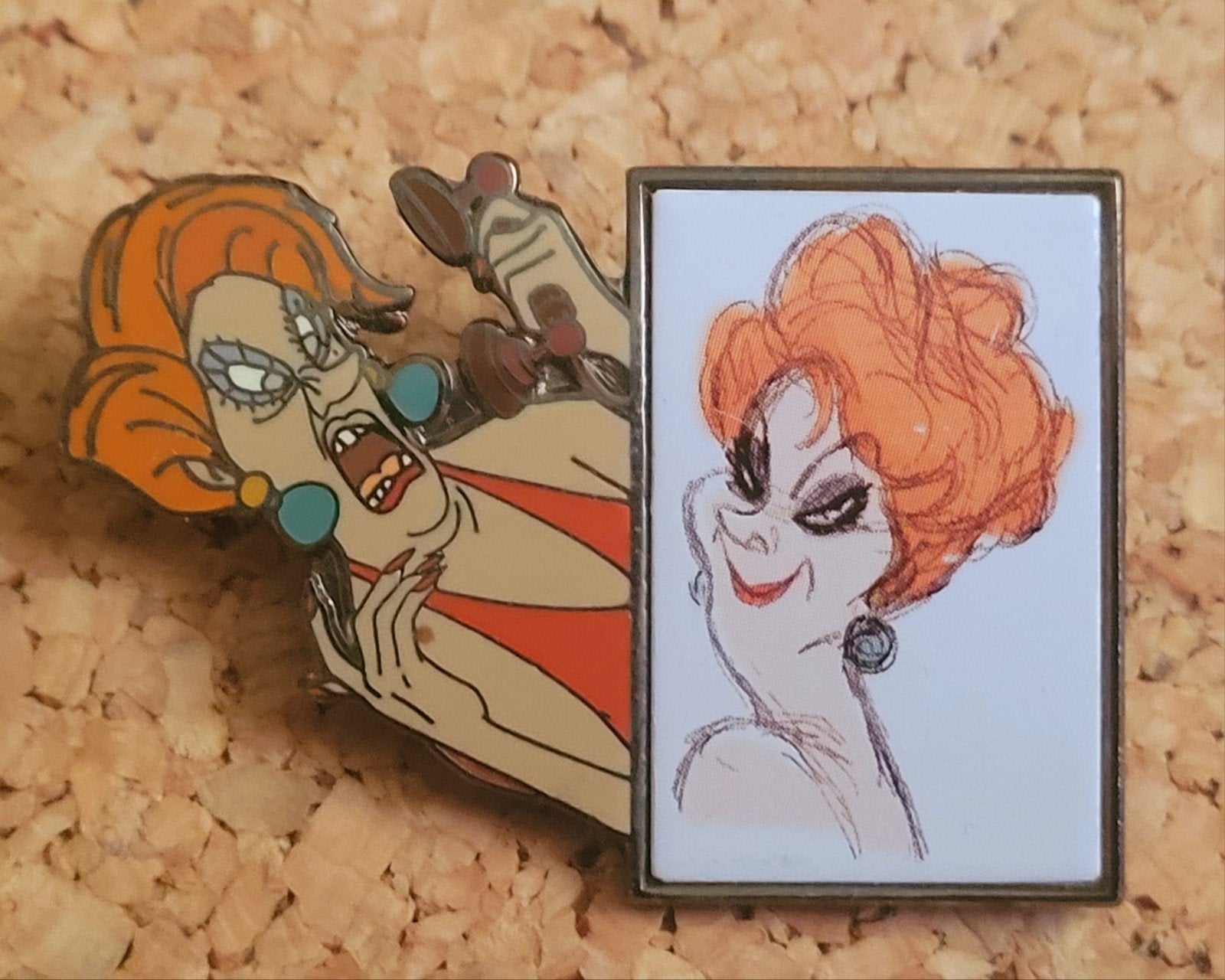LE Disney Catalog pin 'Villains with a sketch' Madame Medusa, Verzenden, Overige figuren, Zo goed als nieuw, Overige typen