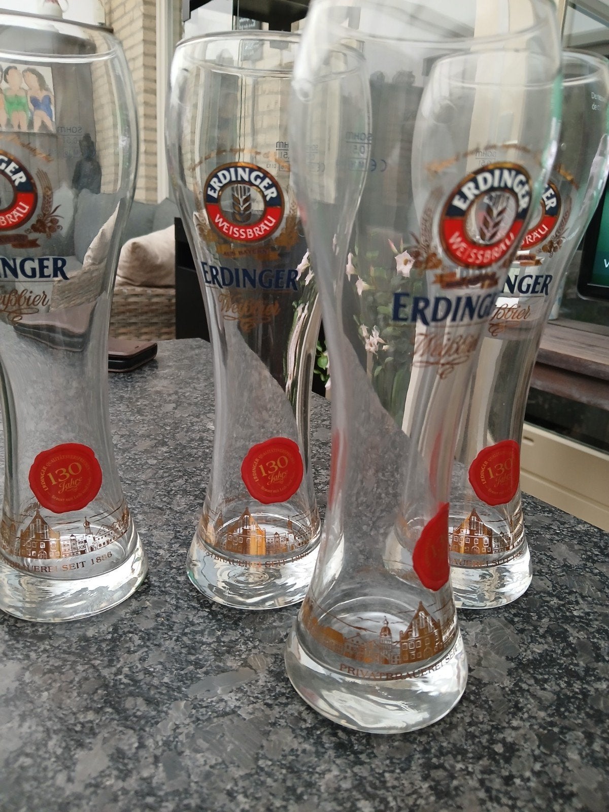 Set van 4 Erdinger Weissbier glazen - 130 jaar editie, Verzamelen, Ophalen
