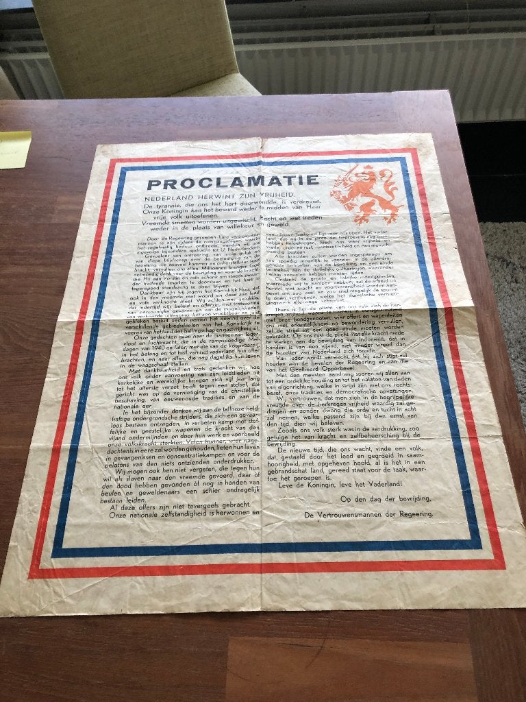 07-05-1945 Groot Affiche 50 x 35 cm. Proclamatie van de, Verzamelen, Militaria | Tweede Wereldoorlog, Verzenden, Nederland, Foto of Poster