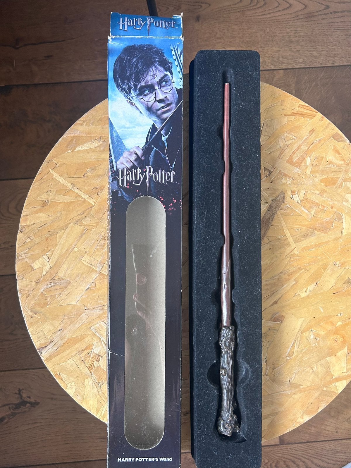 Toverstaf Harry Potter Wand in doos, Verzamelen, Ophalen of Verzenden, Zo goed als nieuw, Replica