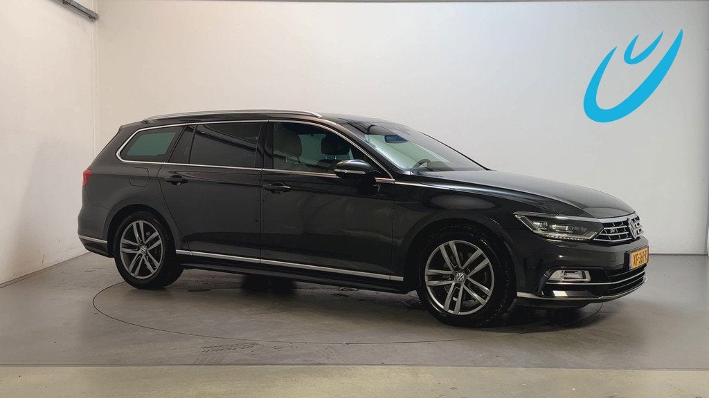 Volkswagen Passat Variant 1.5 TSI 150pk DSG Highline Busines, Auto's, Volkswagen, 730 kg, 4 cilinders, 1600 kg, Zilver of Grijs