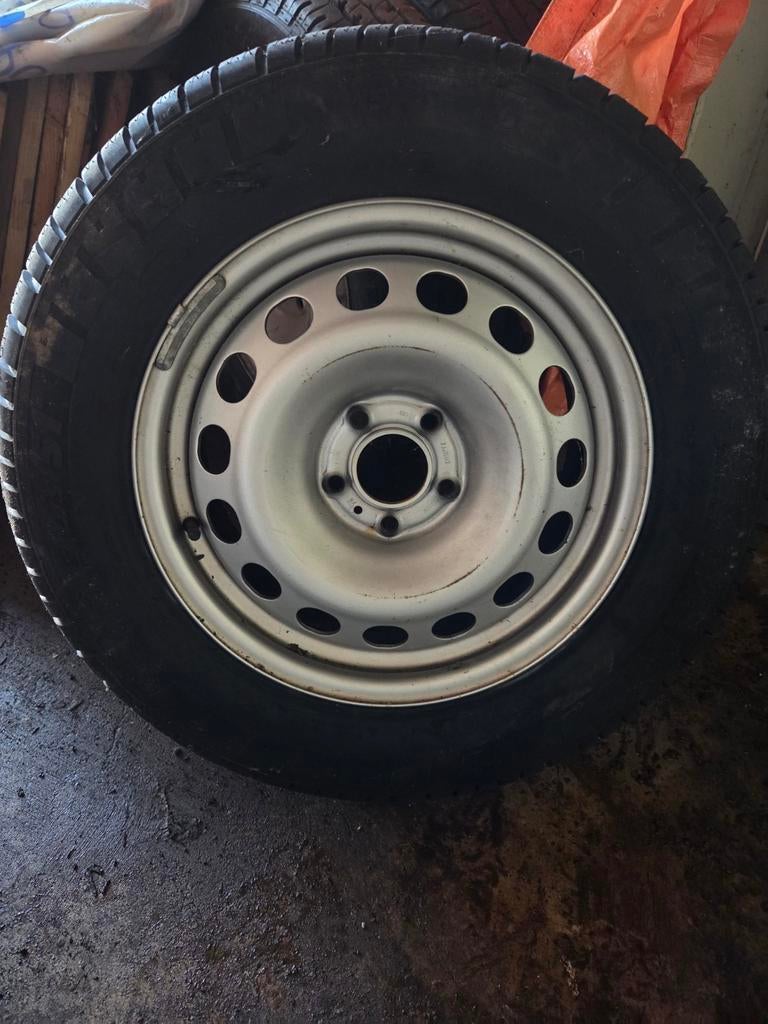 Vredestein winterband op stalen velg 195/65R16C, Auto-onderdelen, Ophalen, 15 inch, Winterbanden, Band(en)