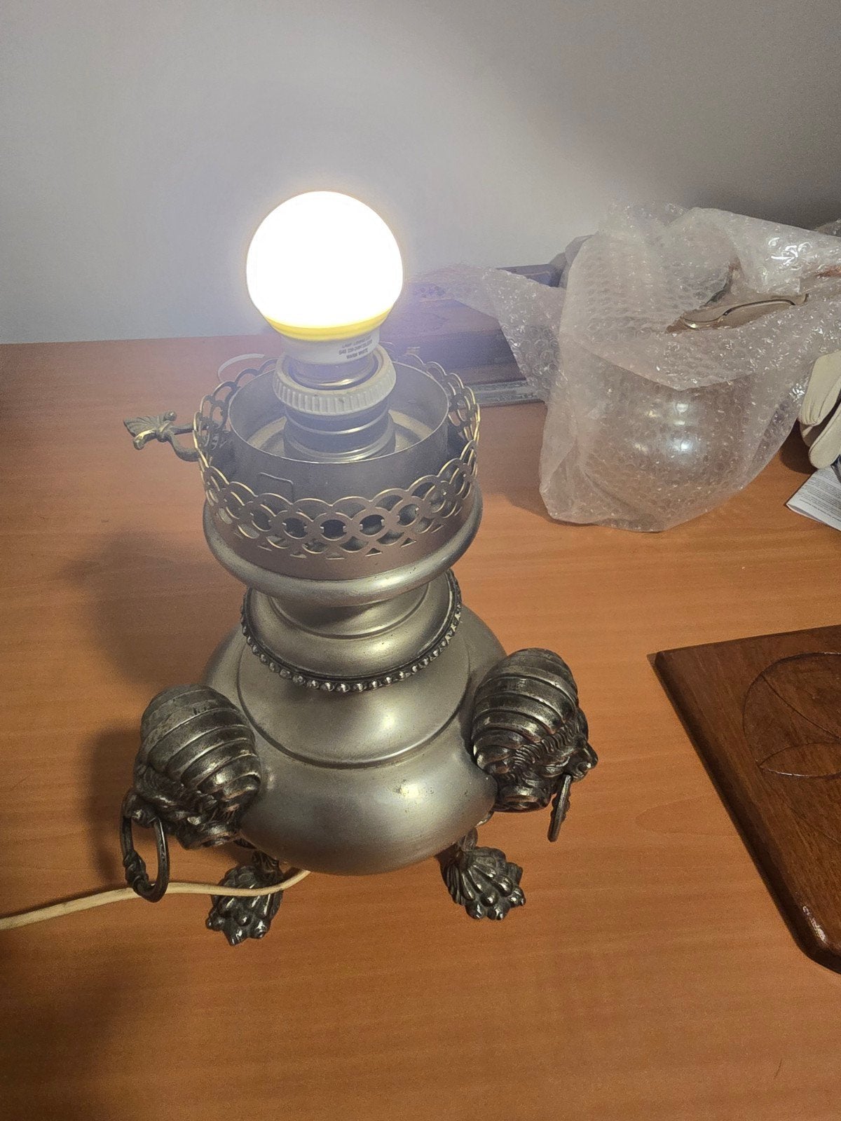 Ouderwetse Lamp met Leeuwenkoppen - Uniek Design, Ophalen of Verzenden
