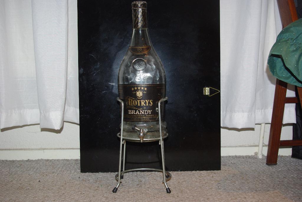 Fles op standaard, Ophalen of Verzenden, Minder dan 50 cm, Minder dan 5 flessen